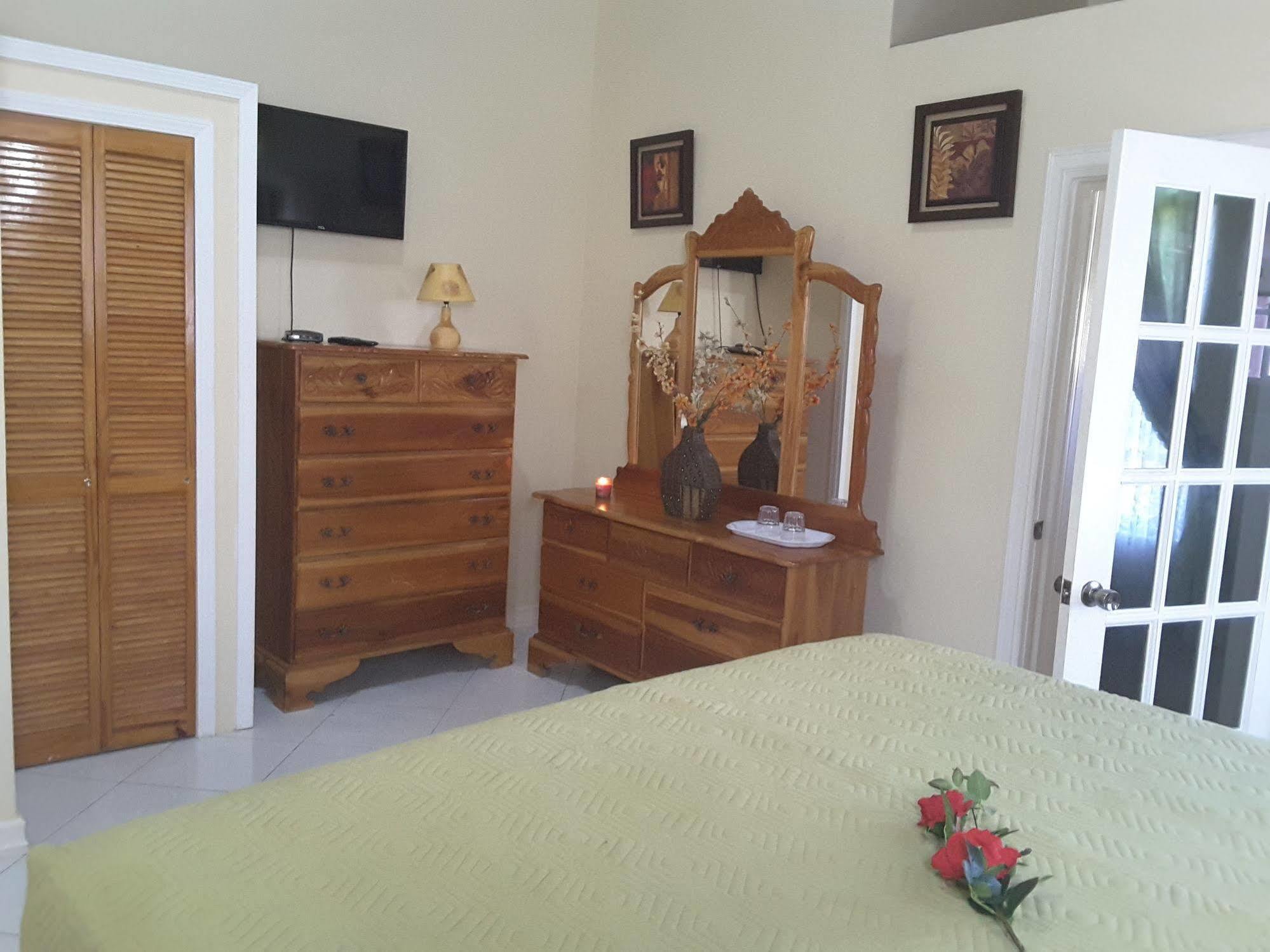 Cazwin Villas Montego Bay Exterior foto